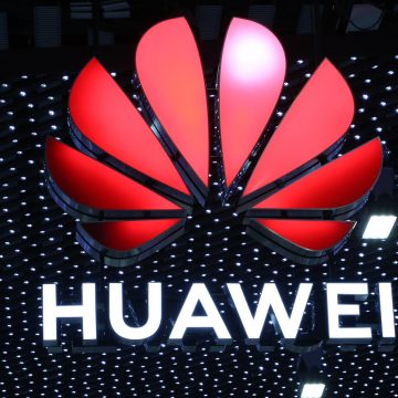 Huawei gioca la carta delle royalty