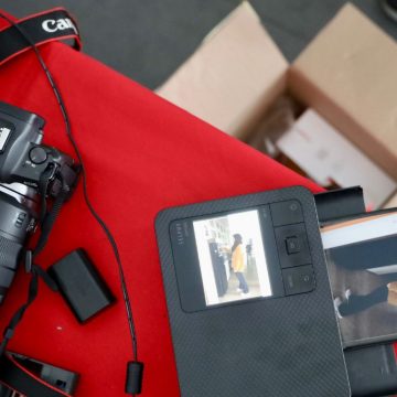 Canon: un corso di fotografia in regalo alle donne affiancate da Arché