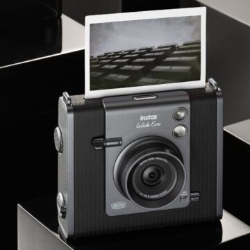 Fujifilm presenta la fotocamera ibrida instax WIDE Evo