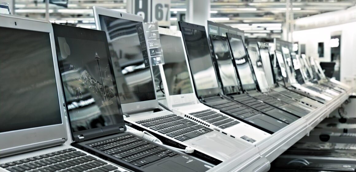 Canalys: mercato PC a +9% nel Q1 2025, ma attenti ai dazi USA