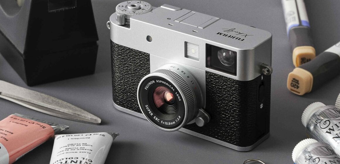 Fujifilm X half: Two formats, One Camera