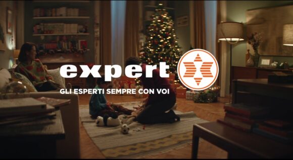 Expert: una campagna natalizia con al centro le relazioni
