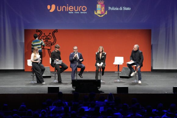 Unieuro celebra i 10anni di #cuoriconnessi